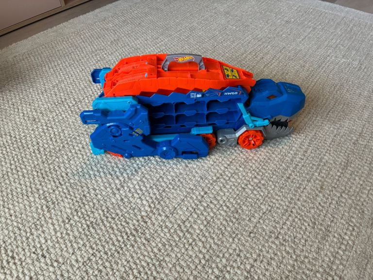 Hot Wheels City Let's Race Ultimate T-Rex Transporter Playset