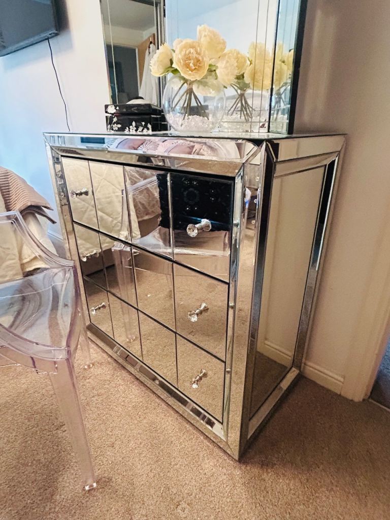 Mirrored dressing table & chest of drawers