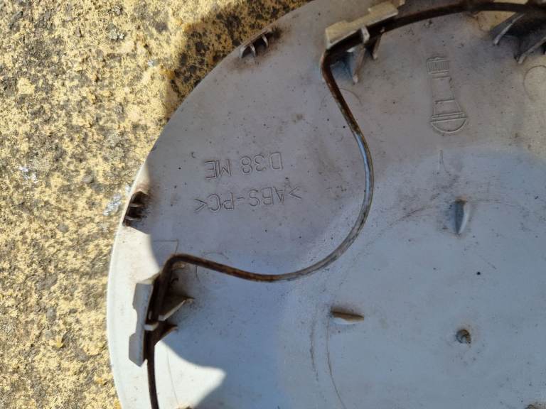 For sale one centre cap for 2009 ford fusion brand new neaver fitted off 16 inch alloy