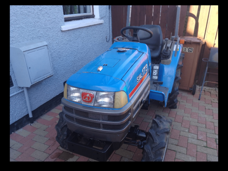 Iseki 17HP 4WD compact tractor with new heavy duty tow bar