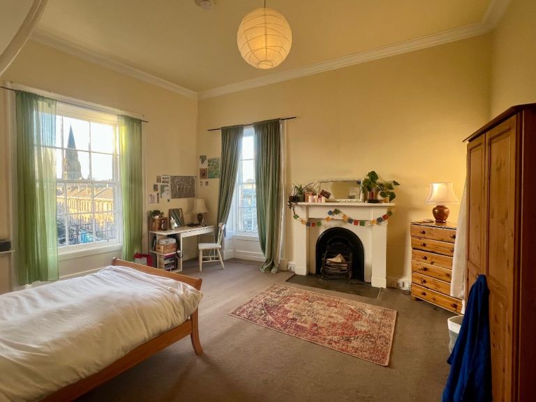 Beautiful double room in Westend flatshare