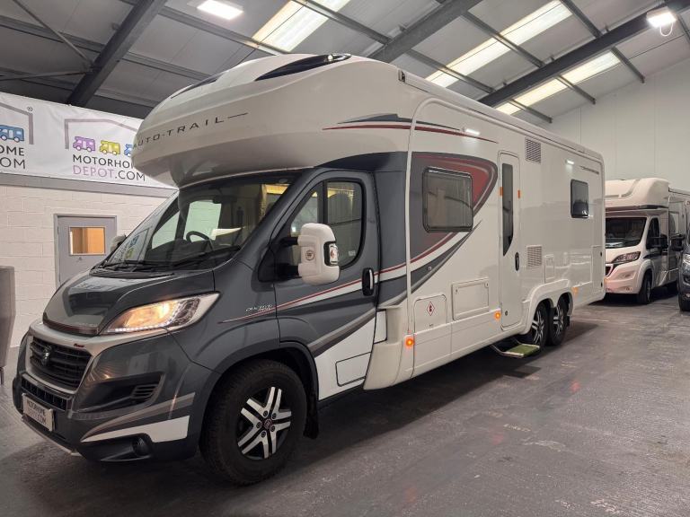 Auto-Trail Comanche Frontier - Luxury 6 Berth - Rear Island Bed Motorhome 