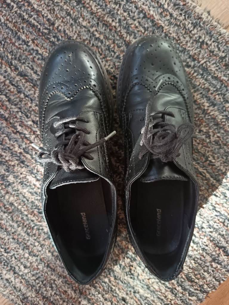Size 7 school shoes 