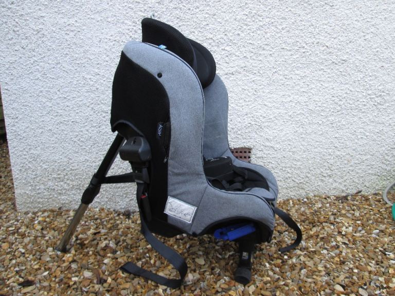 Rear-facing child's car seat