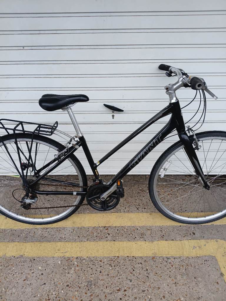 GIANT ESCAPE 3W HYBRID BIKE