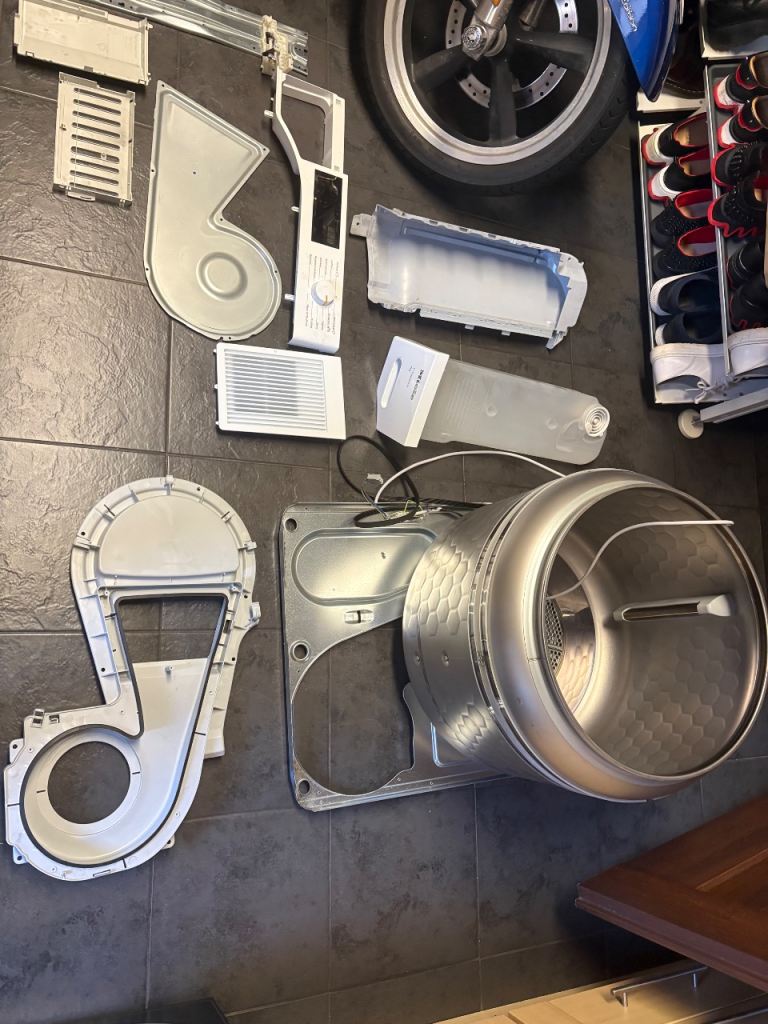 Miele T1 Selection 8kg heat pump tumble dryer for spares or repair.