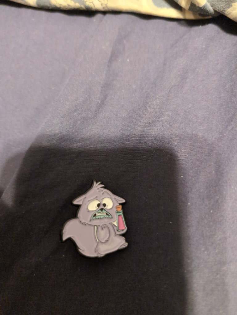 Purple cat off emperor's groove movie pin badge 