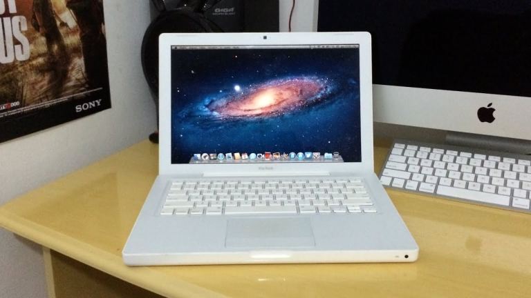 image for Macbook for sale fully working 