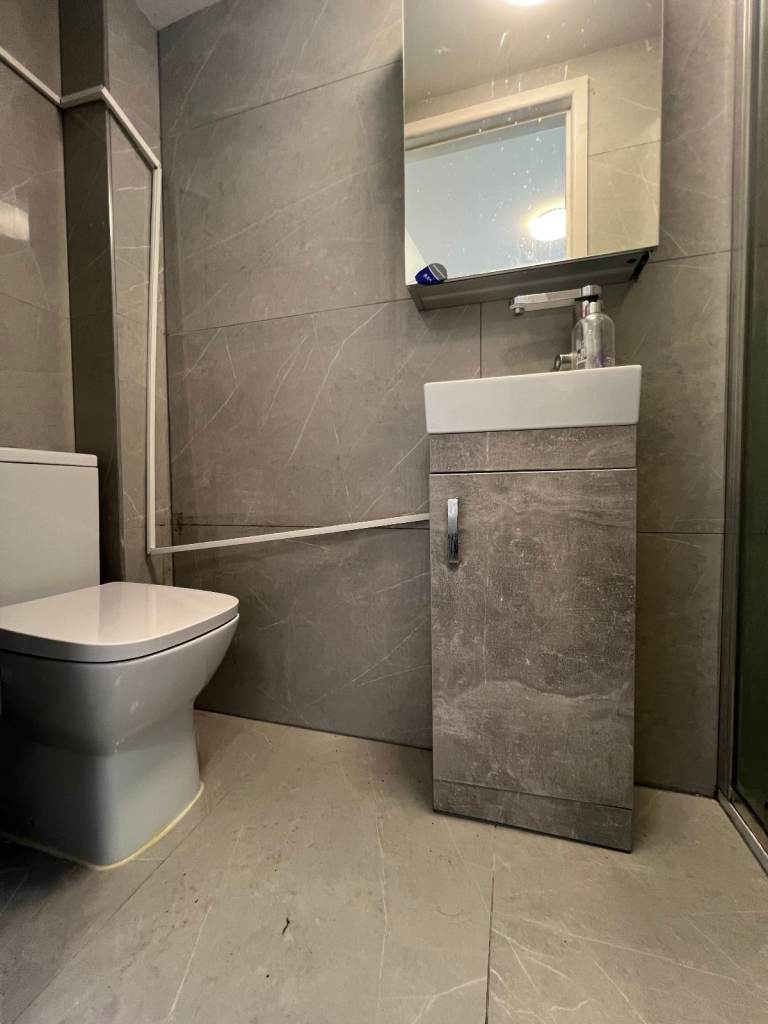 Spacious studio 3, located Bridge Lane, NW 11