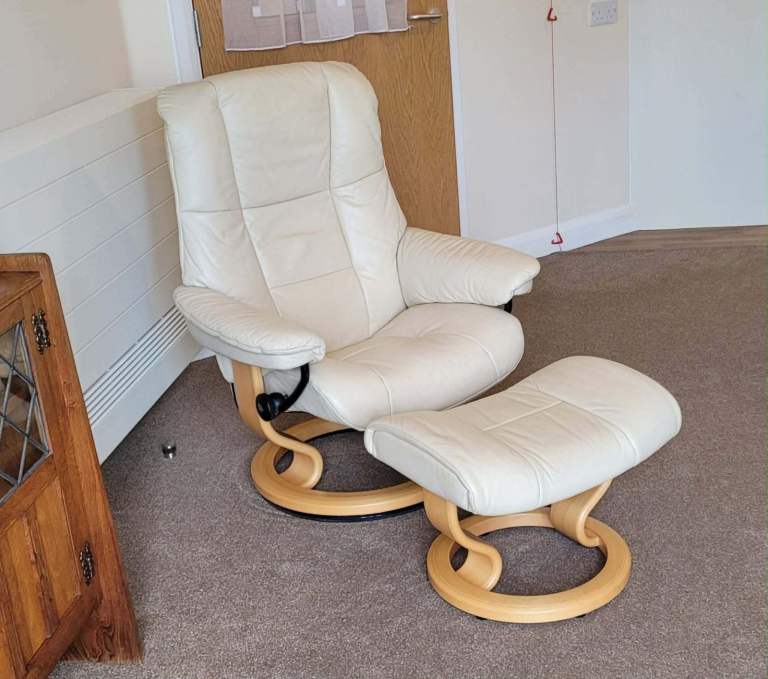 Cream Stressless Mayfair Recliner