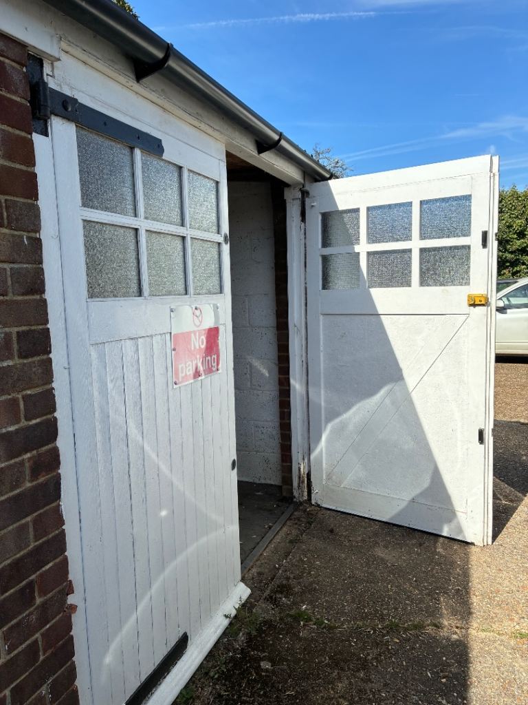 Garage to Rent KT17 2BU