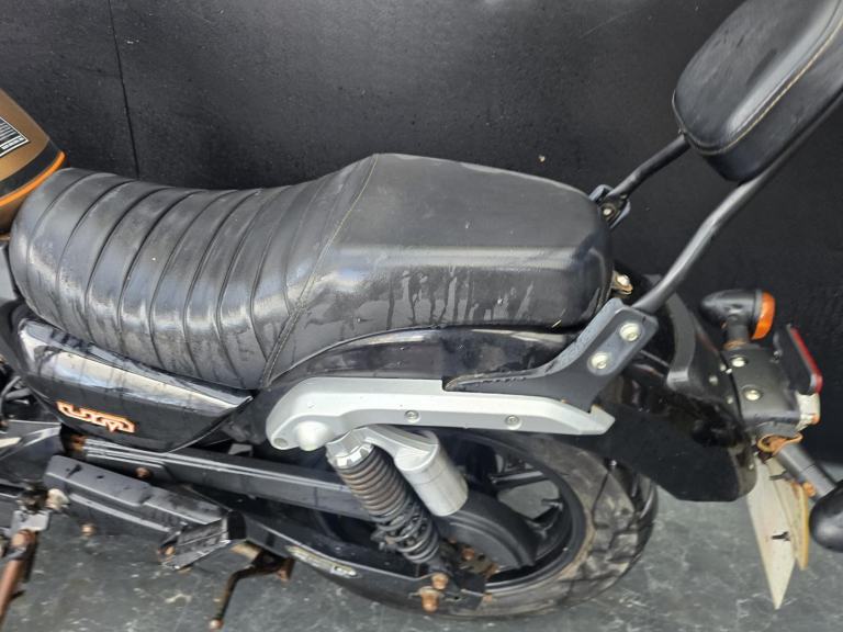 UM RENEGADE SPORT 125 PROJECT BIKE HPI CLEAR 