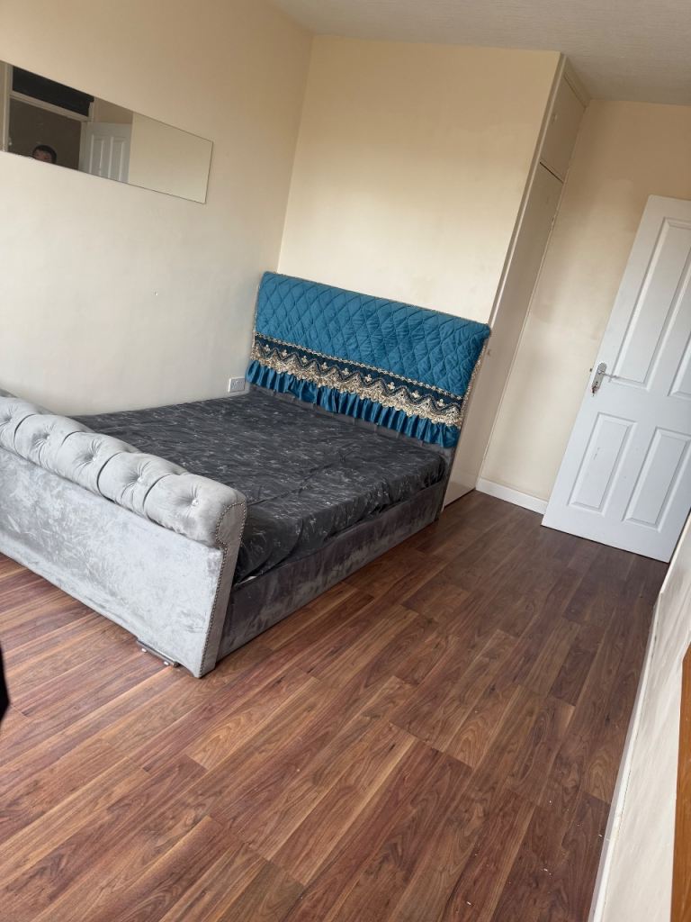 Large room to rent at new cross 