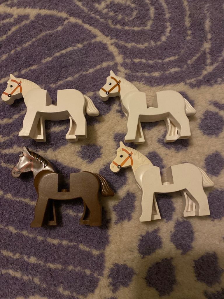 4 Lego Knights Kingdom Castle horses