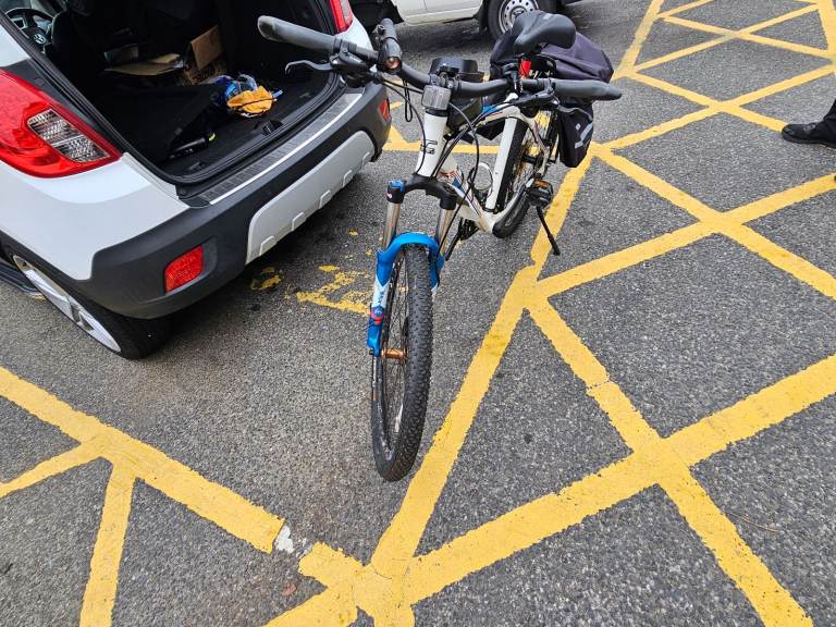 Carrera kraken mountain bike 