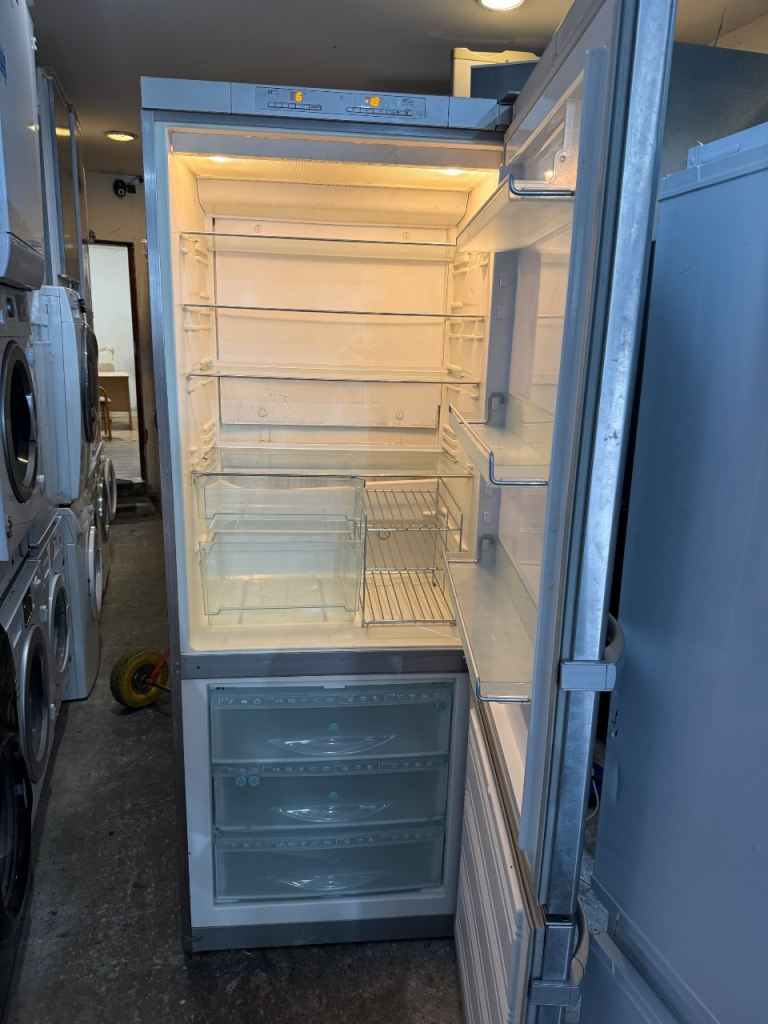 Miele 700 cm Wide Stainless Steel Fridge Freezer – Silver Colour With Free Delivery 🚚 