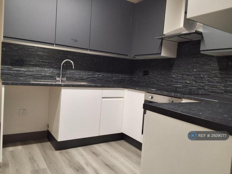 6 bedroom house in Highwood Lane, Loughton, IG10 (6 bed) (#2929077)