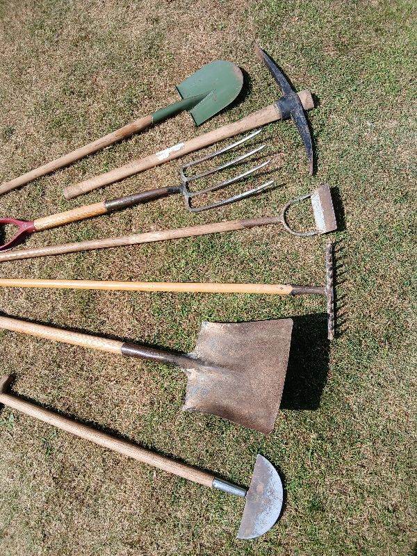 Garden Hand Tools – Shovel, Spade, Fork, Rake & More