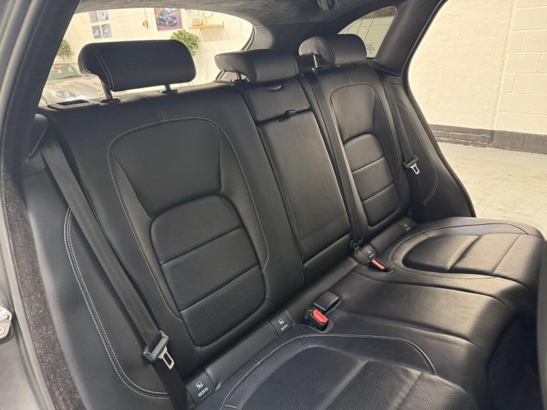 2019 Jaguar F-Pace 2.0 D180 R-Sport SUV 5dr Diesel Auto AWD Euro 6 (s/s) (180 ps) ESTATE Diesel A...