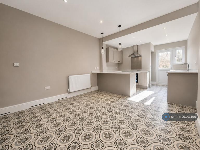 3 bedroom house in Church Lane, Tamworth, B79 (3 bed) (#3020488)