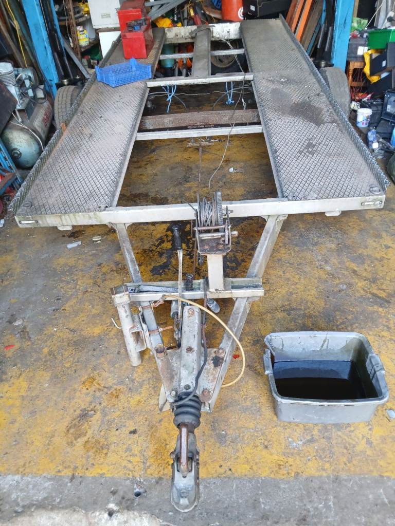 Car transporter trailer