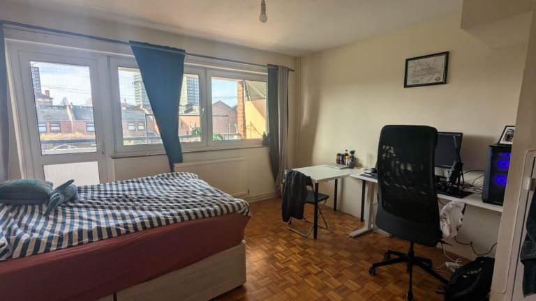 Large Bedroom in Cox House, Field Road 