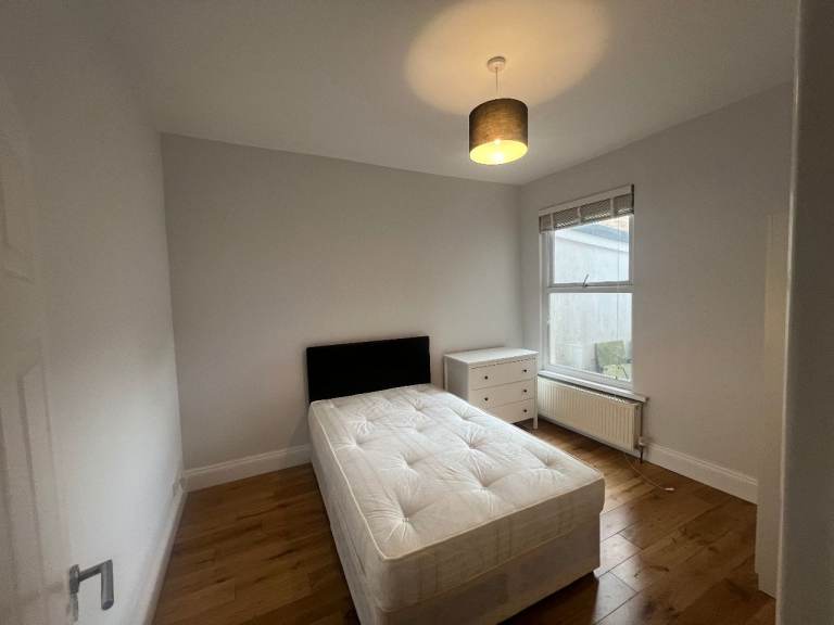 DOUBLE ROOM TO RENT, IN FABULOUS HOUSE, PLAISTOW E13