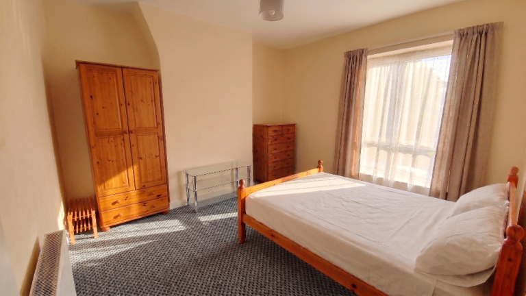 Large 3 or 4  bed charming period apartment- Great location with parking- inclusive availability 