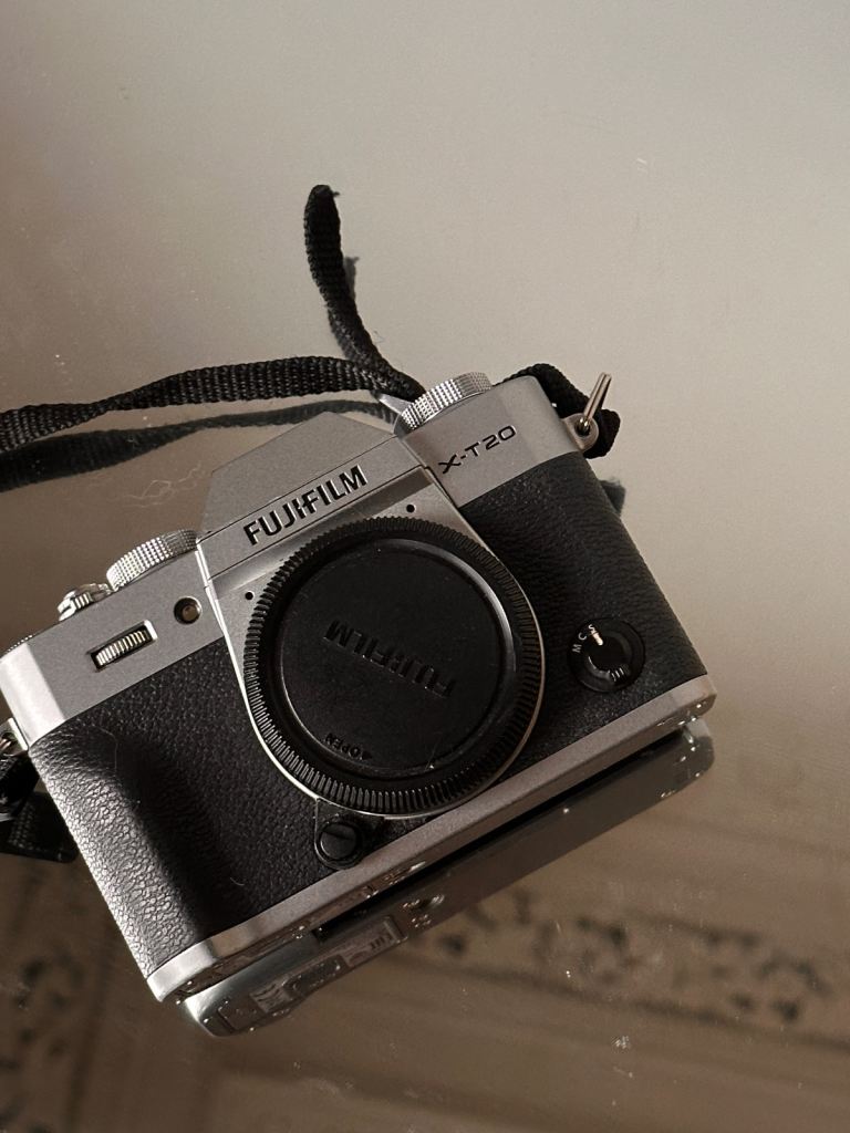 Fujifilm XT20 mirrorless camera 