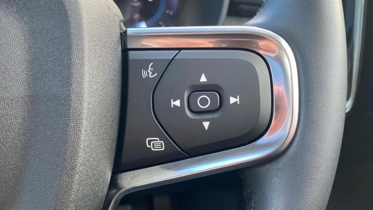 2024 Volvo XC40 2.0 B3 MHEV Ultra Bright SUV 5dr Petrol Hybrid DCT Auto Euro 6 (s/s) (163 p ESTAT...