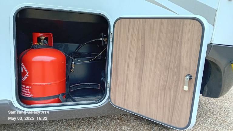 Pilote G.640 Immaculate. 30k mls. MOT. Service & habitation history. Dry. 4 New tyres and cambelt.