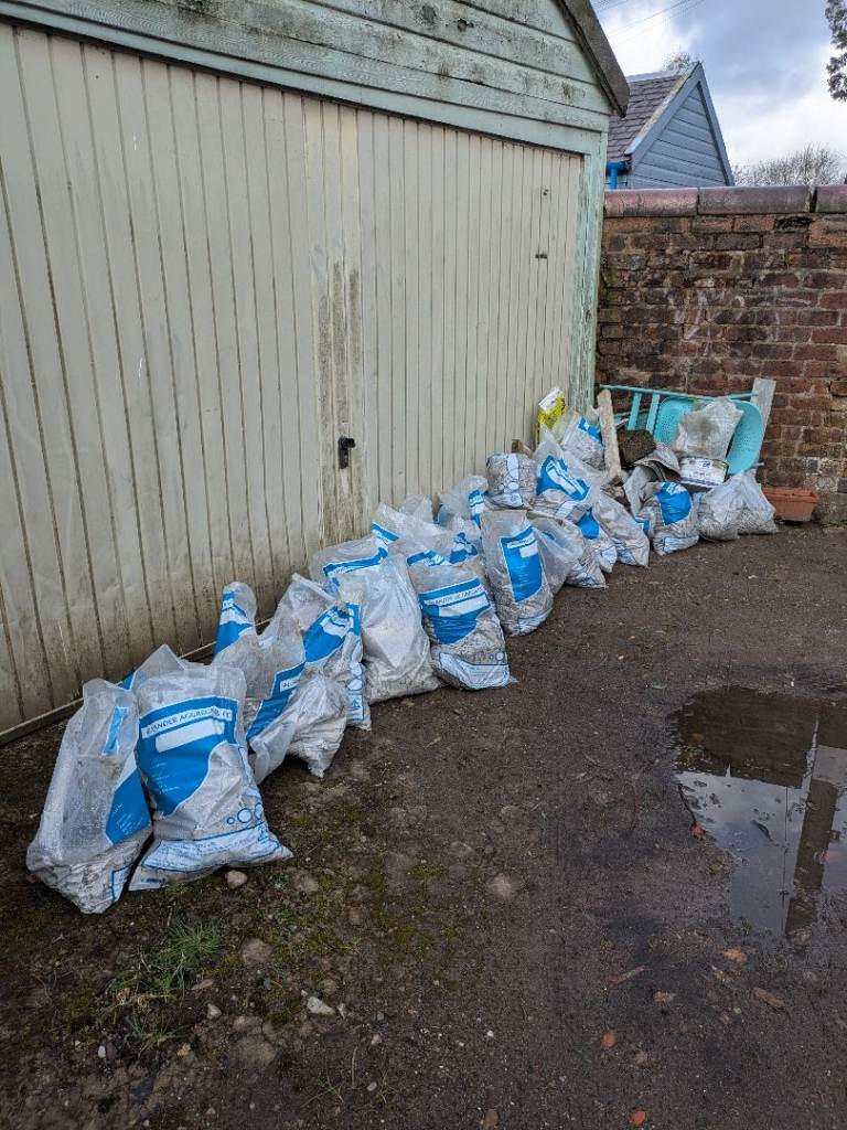 RELIABLE RUBBISH REMOVAL - HOUSE/GARAGE/GARDEN CLEARANCE - BINS EMPTIED - COUCH/MATTRESS UPLIFT