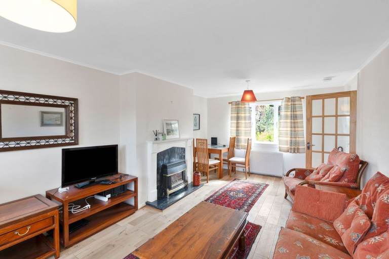  Bright and attractive, 3 bedroom, mid-terraced house in Liberton, with private gardens – available 