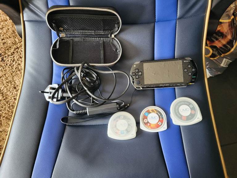 Psp1004 plus charger and 3 games