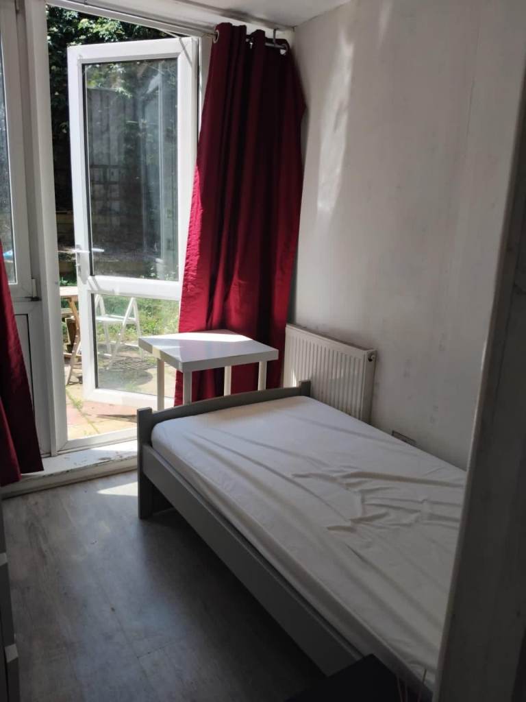 Single room in Roehampton near Putney (Zone 2) bills included