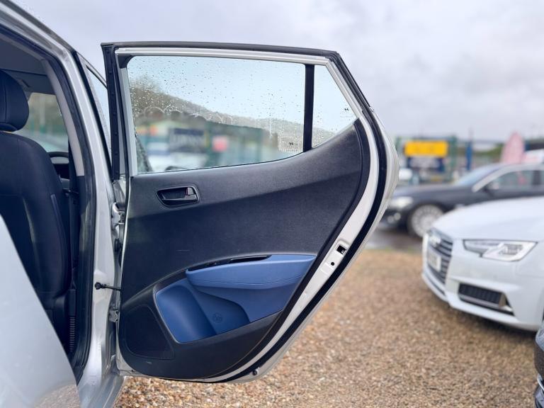 2015 Hyundai i10 1.2 SE 5dr HATCHBACK Petrol Manual