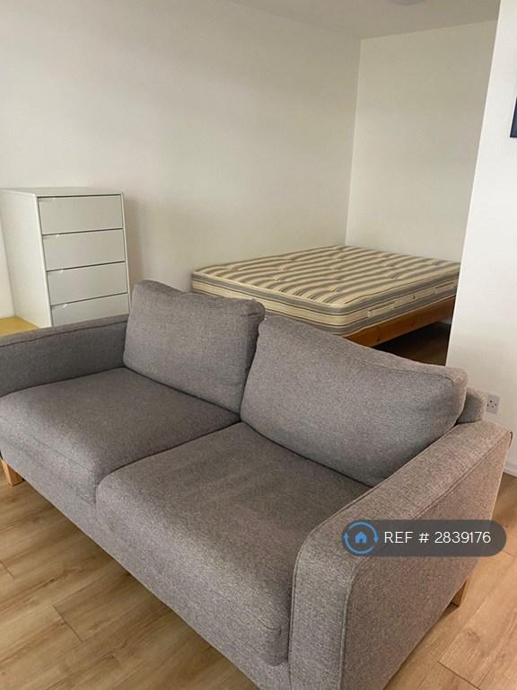 Studio flat in Holcroft Court, London, W1W (#2839176)