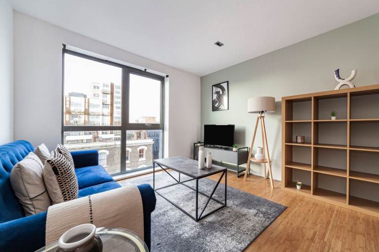 🏙️ MODERN 2-BED W/ TERRACE | LONG-TERM | COMPANY LETS WELCOME – HAGGERSTON E2