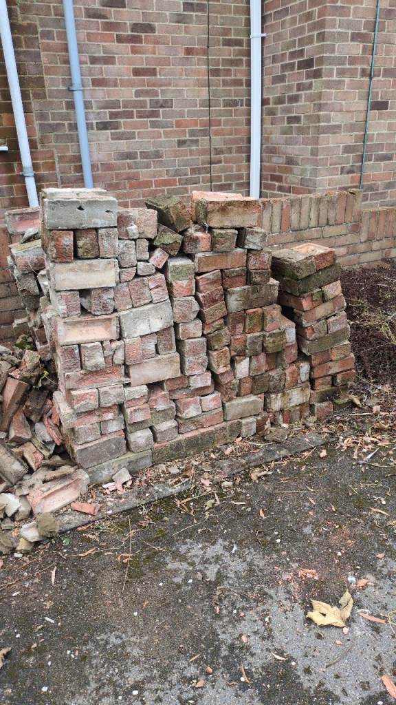 Hardcore, c20 tonnes - free to collect 
