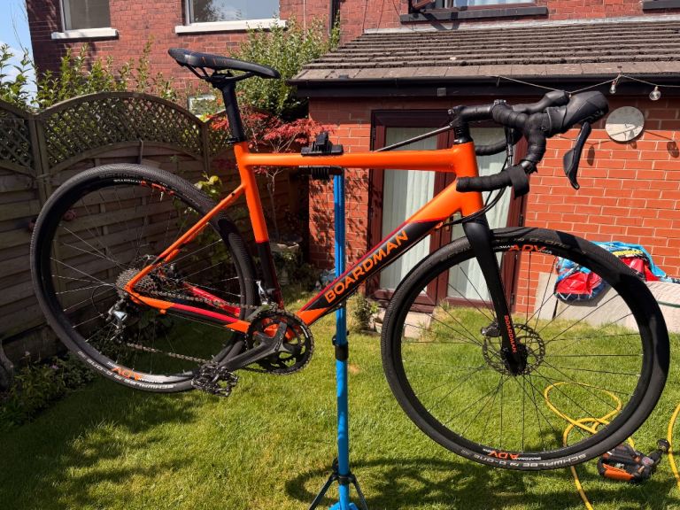 Boardman ADV 8.9 Gravel bike