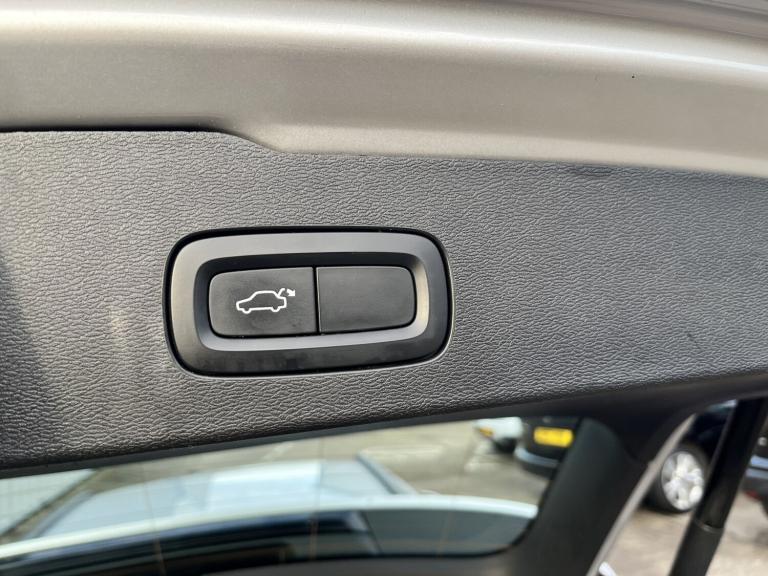 VOLVO V60 2.0 Momentum Plus D3 Silver Manual Diesel 2019