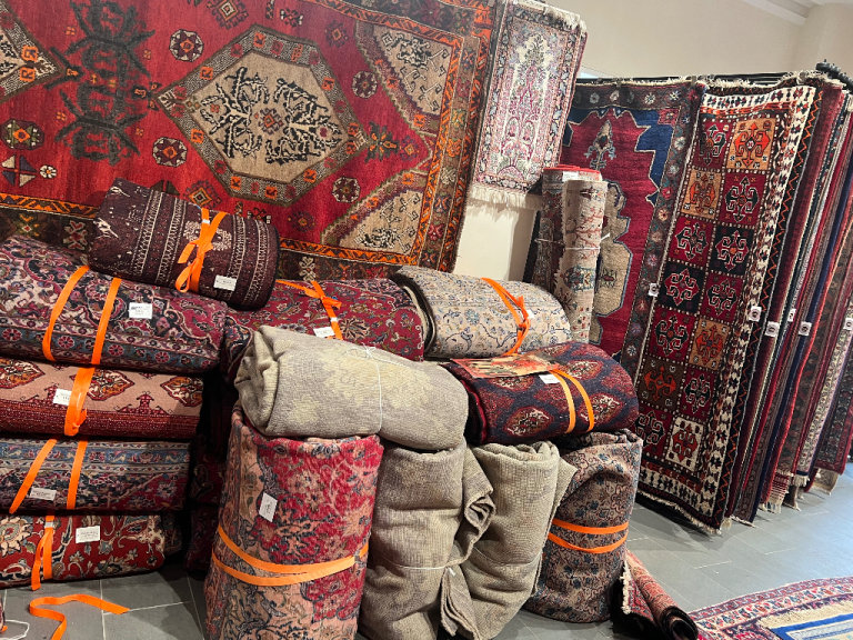 Massive hand made rug 370x550cm