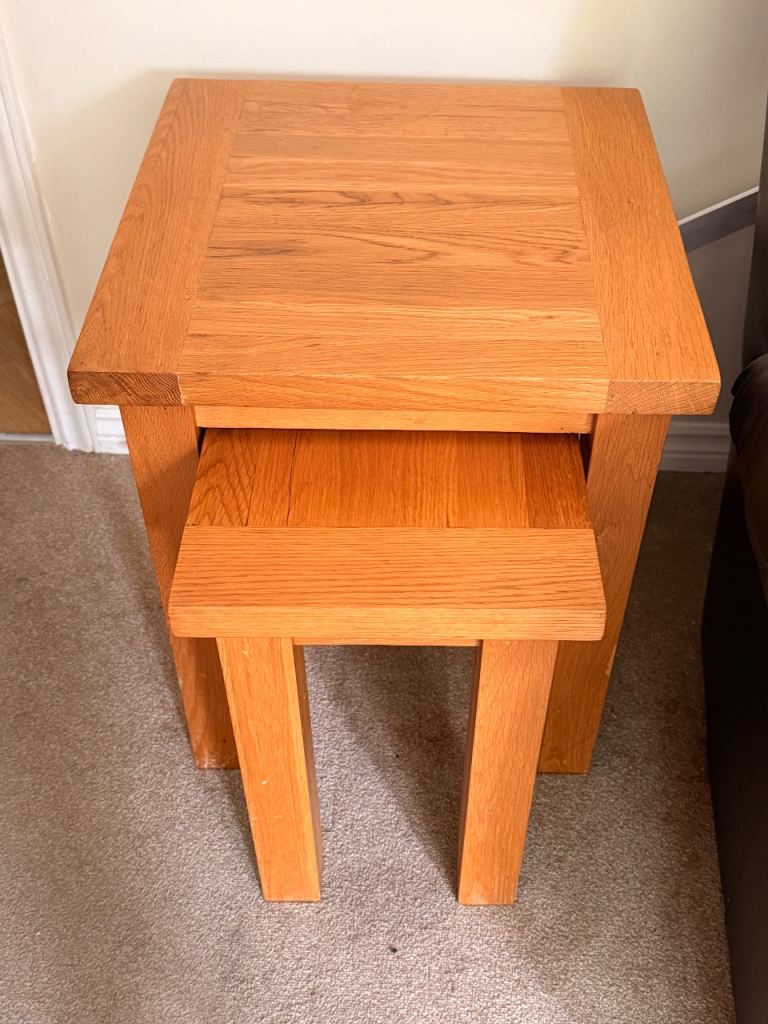Heavy Solid Oak Side Tables (Nest of 2) – Excellent Condition