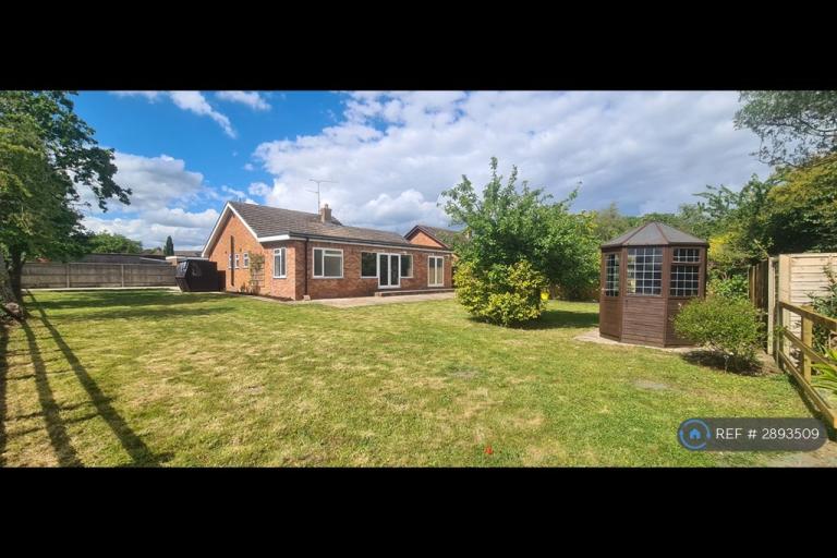 3 bedroom house in Farm Drive, Reading, RG31 (3 bed) (#2893509)