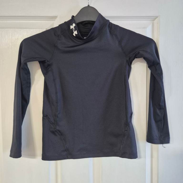 Under Armour under top skin age 8-9  youth small Excellent condition 