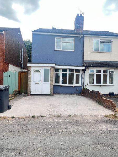 *B.C.H*-3 Bed Semi-Detach Home-Penhallow Drive, WOLVERHAMPTON-Close to Parkfield Primary School