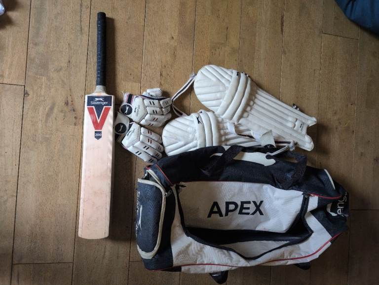 Slazenger cricket bundle 