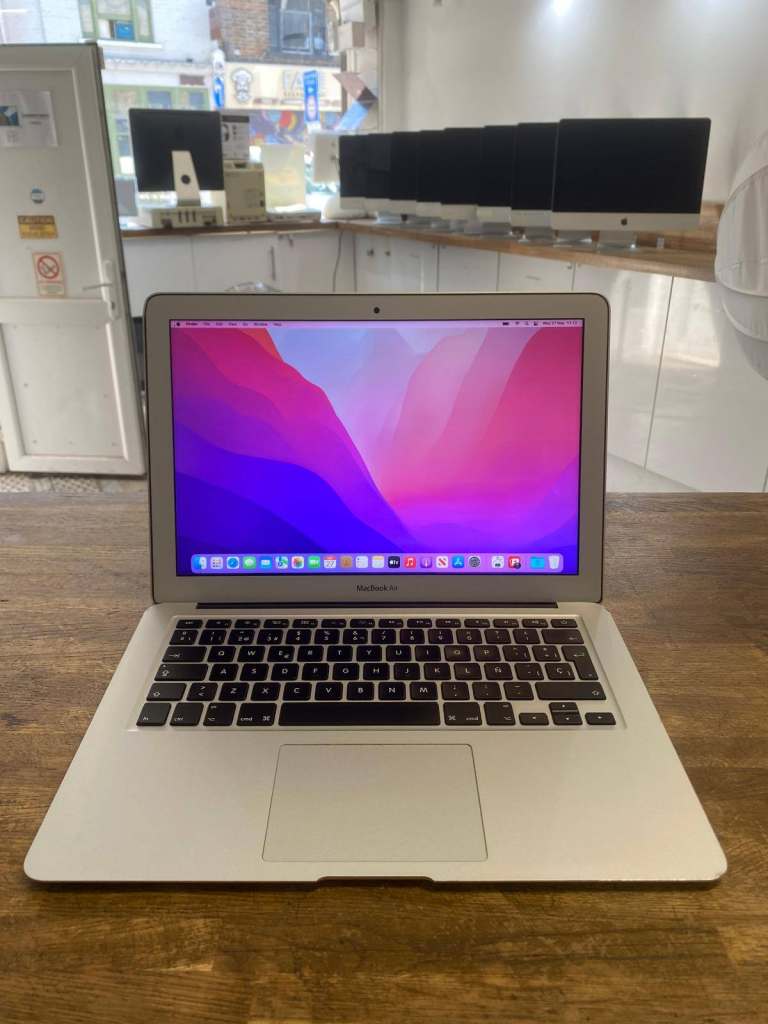 Apple MacBook Air 13" 2017 1.8GHz Dual-Core Intel Core i5 8GB RAM256GB SSD Intel HD Graphics 6000 