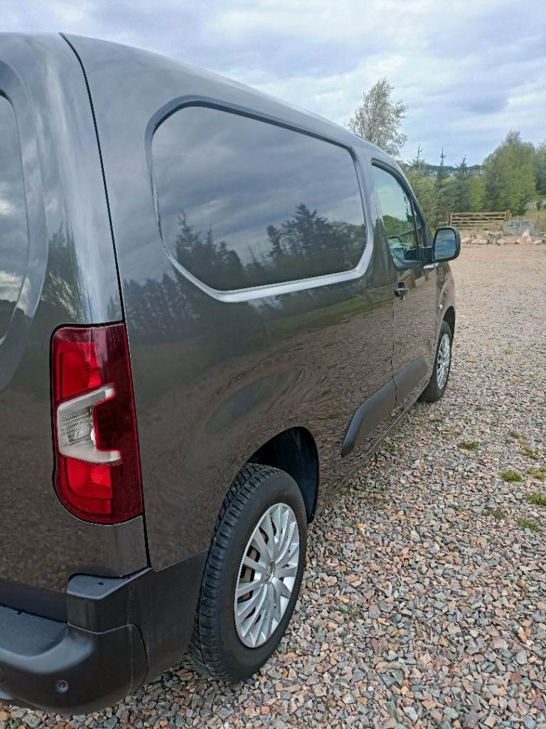NO VAT - IMMACULATE DIESEL VAN - PRIVATE USE SINCE NEW...