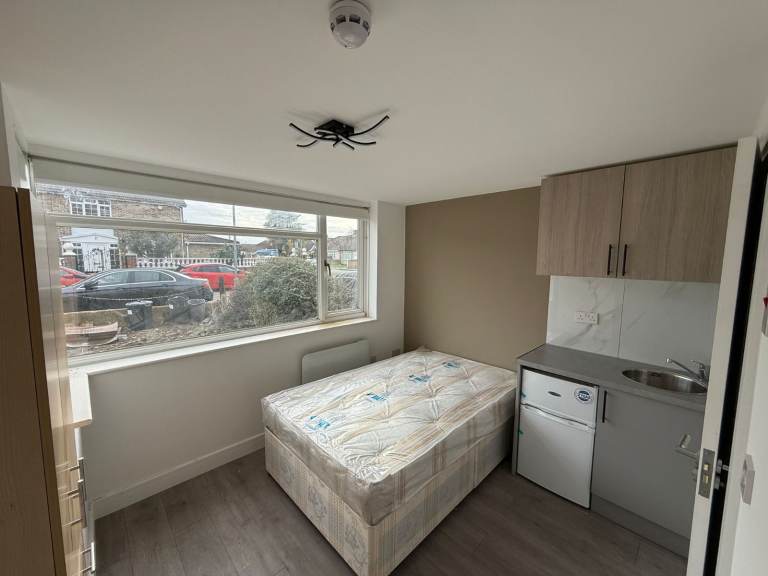 BENEFITS ACCEPTED - Studio Flat Available in Southall Hayes UB4